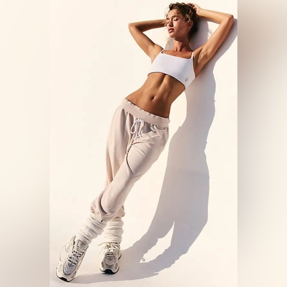 *NWOT* Free People Movement Playbook Jogger Sweatpants in Tofu - Picture 2 of 8